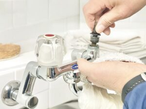【2025年最新版】水道の蛇口交換はホームセンターで依頼できる？その料金相場を徹底解説